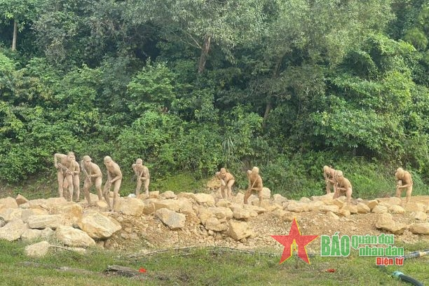 Bộ đội Đặc công Quân khu 4 khổ luyện để lập công